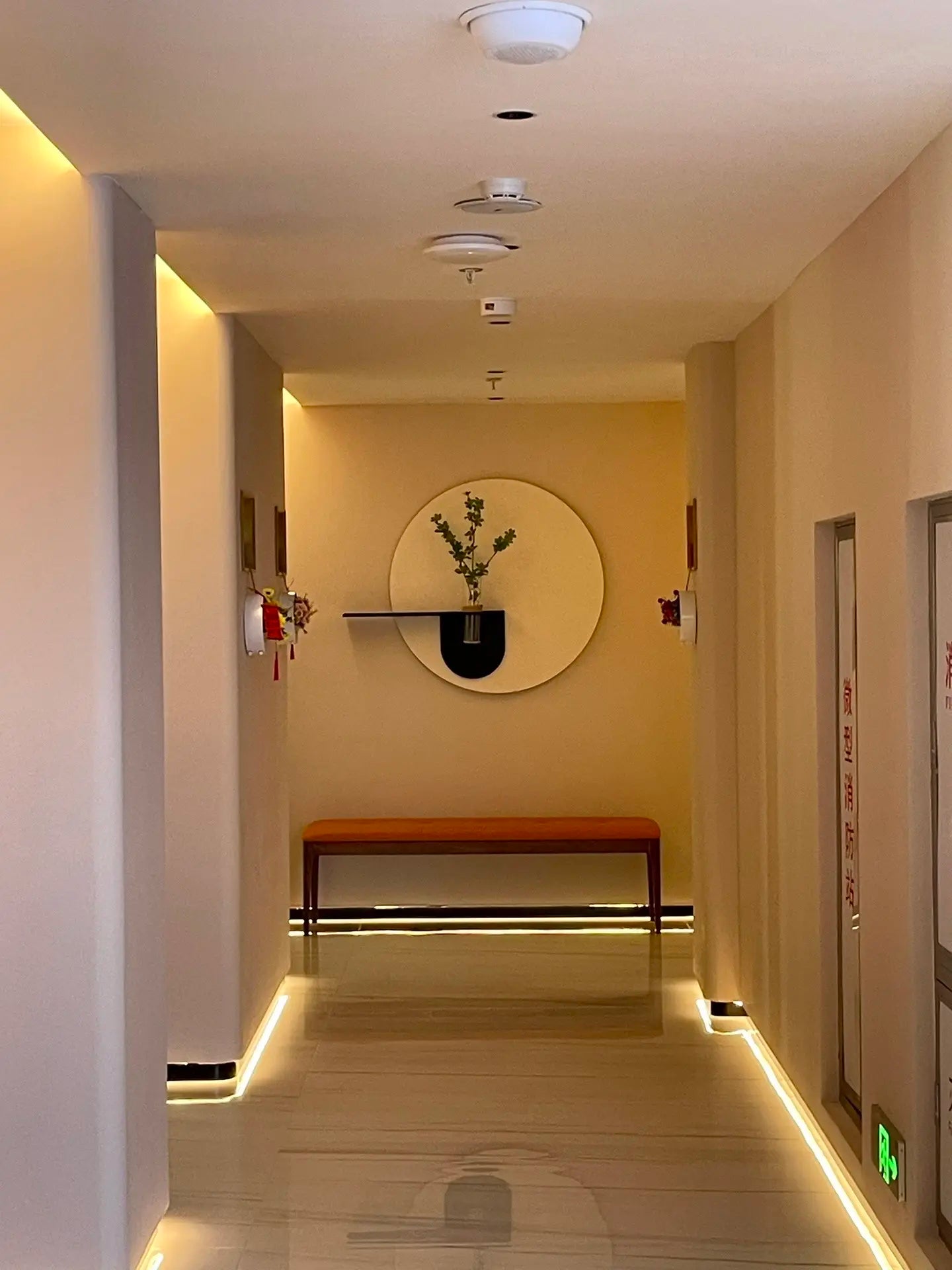 🌟 Décoration Murale Lumineuse – Élégance et Liberté Sans Fils